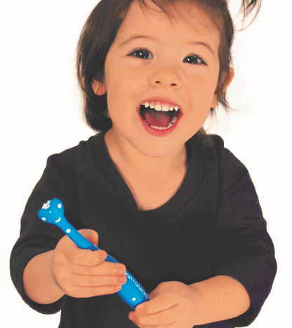 Surround_Toothbrush_Child_holding_tooth_brush