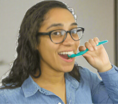 Surround_tooth_brush_blue_brush_lady_brushing_teeth