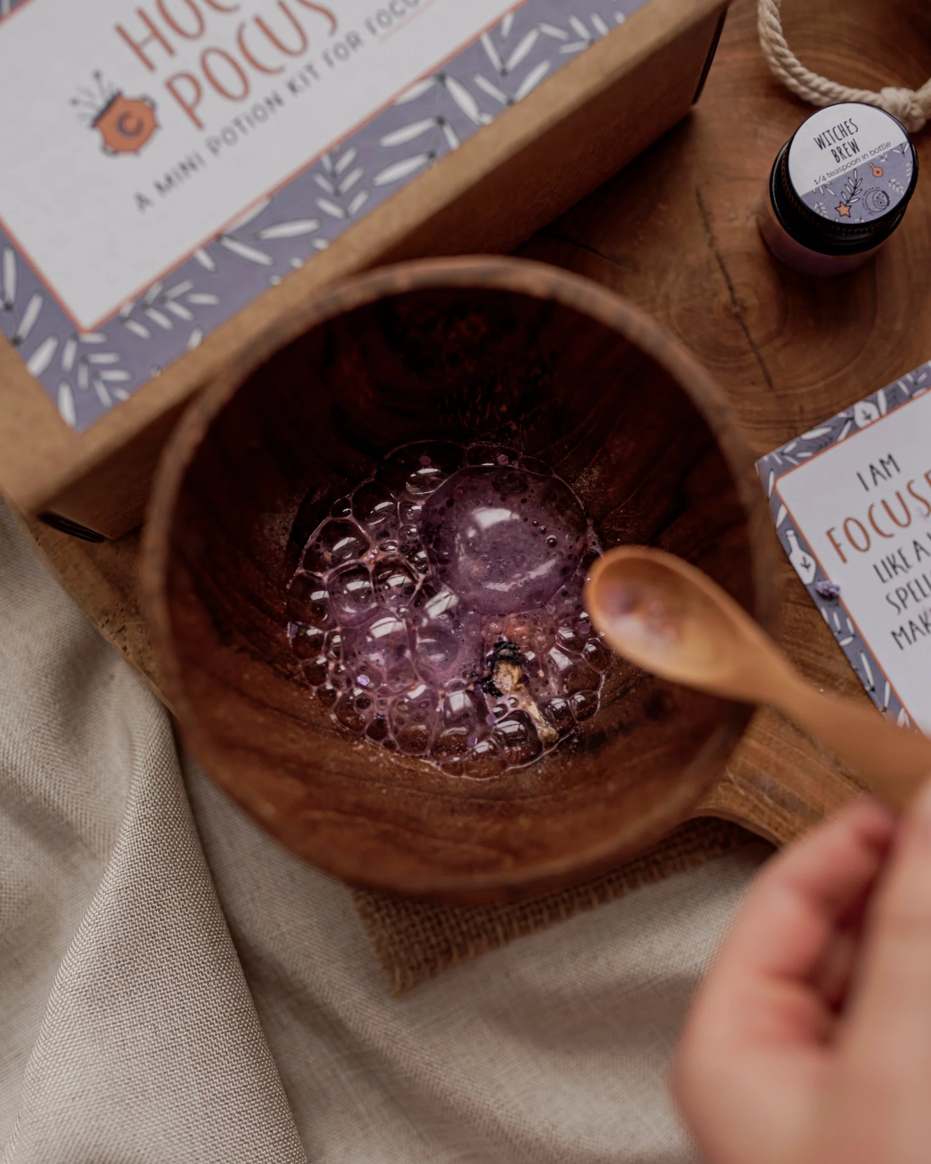 The_Little_Potion_Co._Mini_Hocus_Pocus_Kit_bubbling