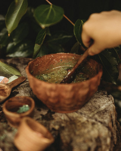The_Little_Potion_co._Heart_of_an_Adventurer_BRAVE_Potion_Pouch_stirring