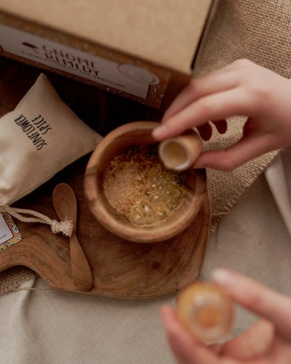 The_Little_Potion_co._MINI_Gnome_Remedy_Potion_Kit_pour