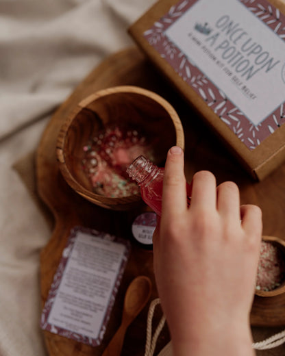 The_Little_Potion_co._MINI_Once_upon_a_Potion_Potion_Kit_pour