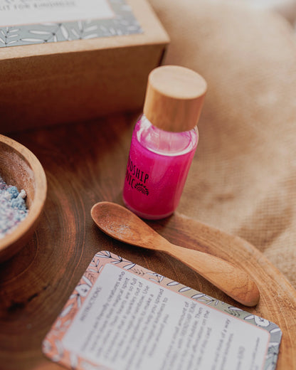 The_Little_Potion_co._MINI_Rainbow_Sparkles_Potion_Kit_spoon