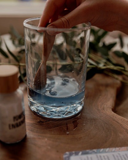 The_Little_Potion_co._Mini_Colour_mood_Potion_Kit_stir