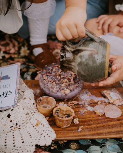 The_Little_Potion_co._Wings_of_a_dragonfly_Mindful_Potion_Kit_pouring