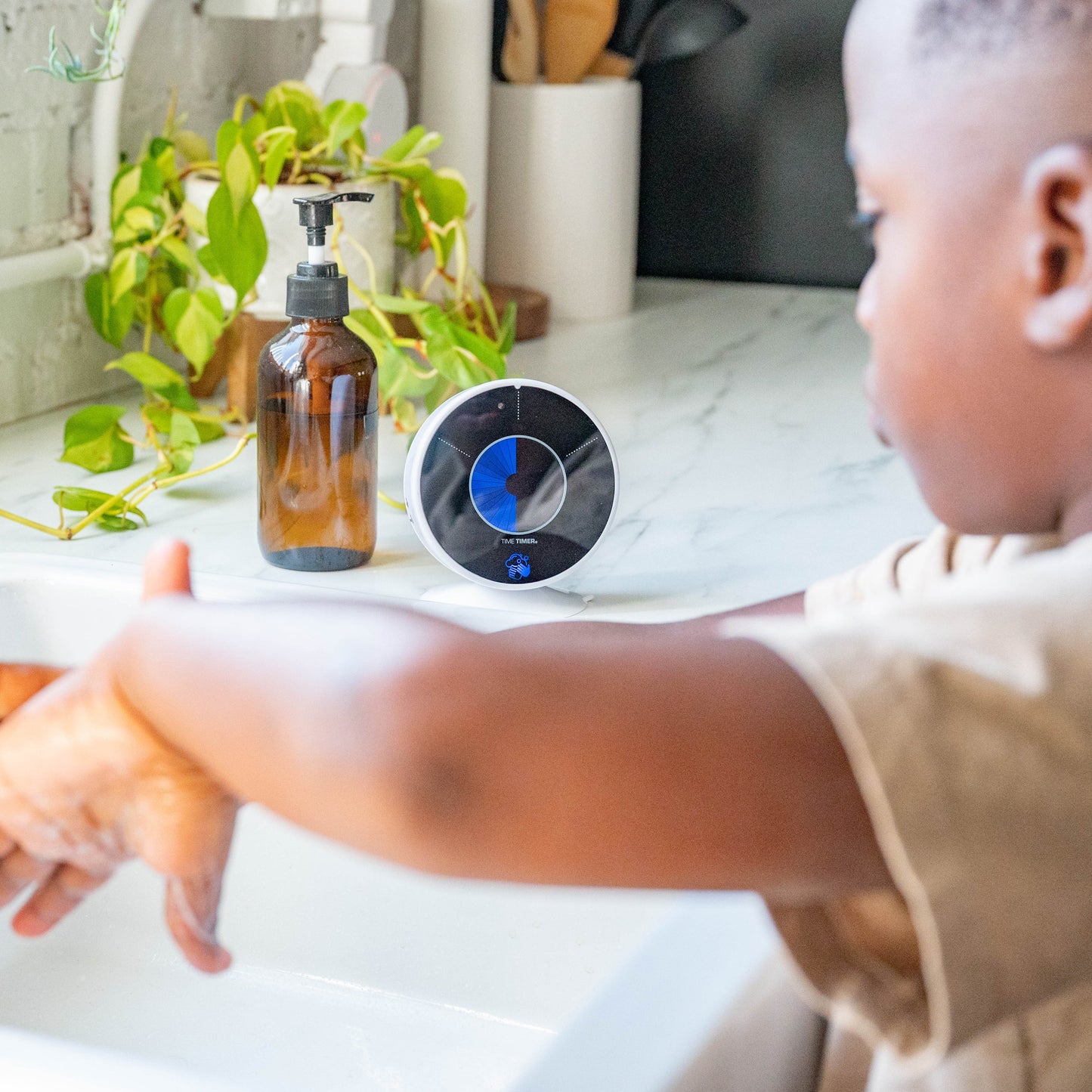 Time_Timer_being_used_by_child_in_bathroom