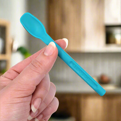 arks_prospoon_feeding_therapy_spoon_being_held_in_hand