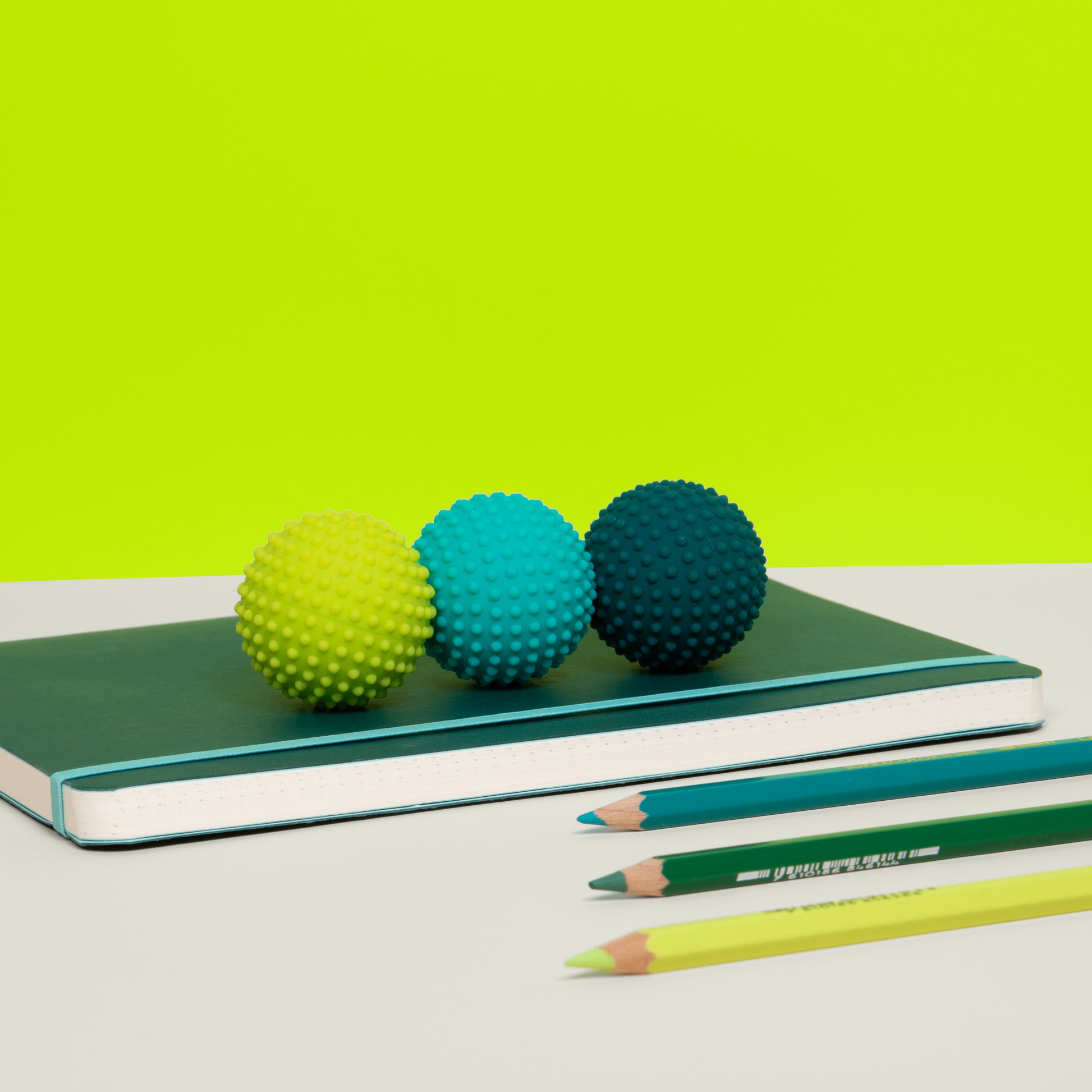 speks_odds_GREEN_DOTS_desk