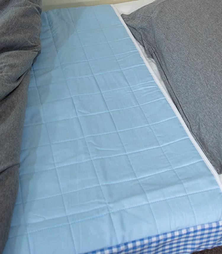 Brolly_waterproof_sheets_pads_with_wings_blue_checkers