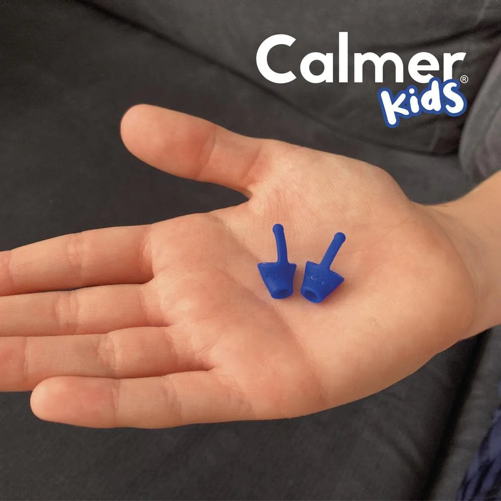Calmer_ Kids_Blue_in_childs_hand