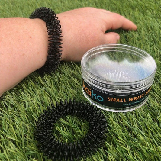 Kaiko_Wrist_Spikey_black_with_case