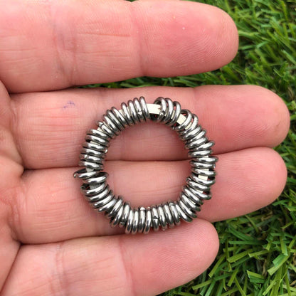 Kaiko_Milipede_hand_fidget