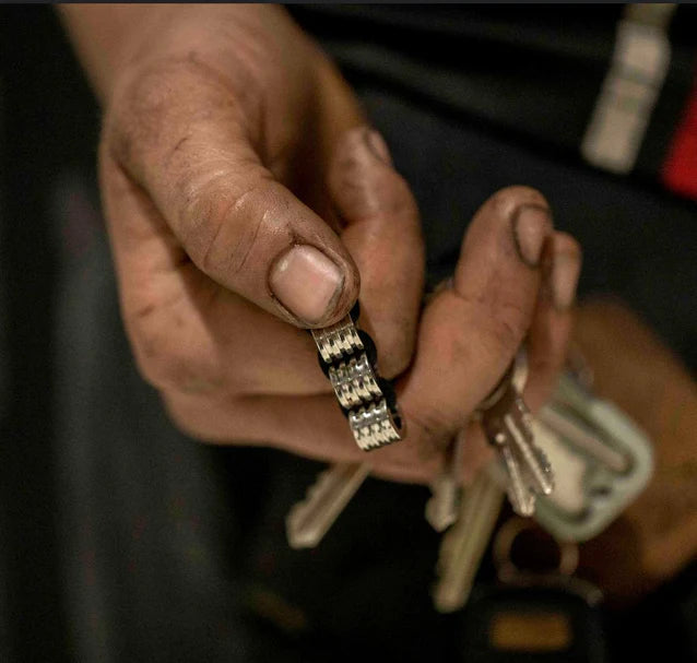 Kaiko_Silkworm_fidget_for_the_hand_1