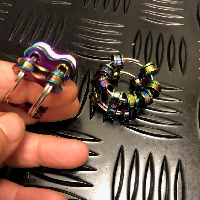 Kaiko_oil_slick_Caged_Fidget