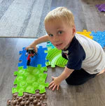 Muffik_Playmat_Ocean_set_boy_playing