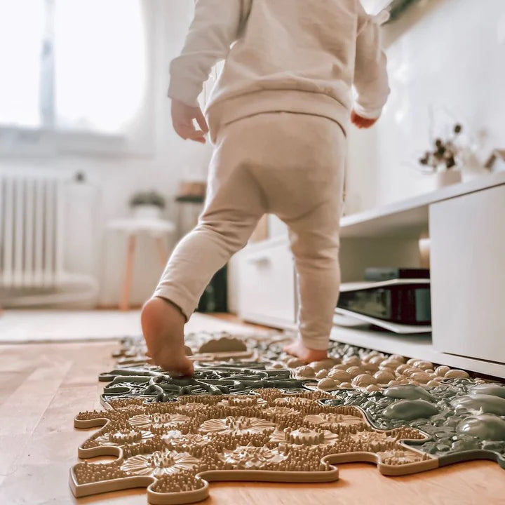 Muffik_Sensory_play_mat_natural_set_child_walking_on_mats