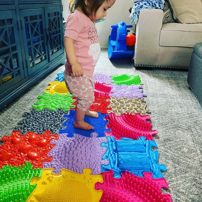 Muffik_sensory_play_mat_medium_child_walking_on
