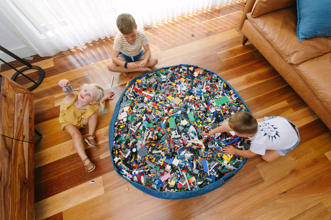 Play_Pouch_Bricks_Galore_pouch_kids_playing_lego-together