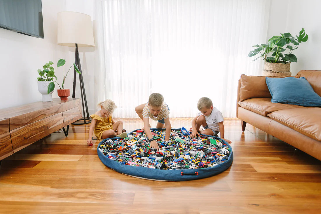 Play_Pouch_Bricks_Galore_pouch_kids_playing_lego_together_on_the_floor