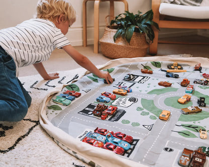 Play_pouch_Wow_Town_interactive_toy_pouch_child_playing_with_transport_vehicles_on_the_printed_roads