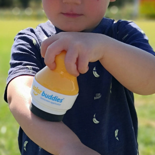 Child_Using_Solar_Buddies_to_apply_sunscreen